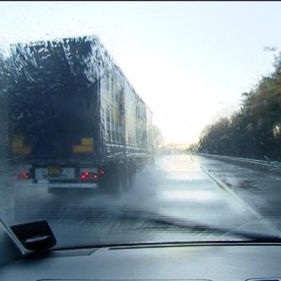 Dicas para desembaciar o vidro do carro