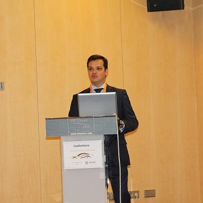 Carregar um elétrico e pagar será mais simples no futuro