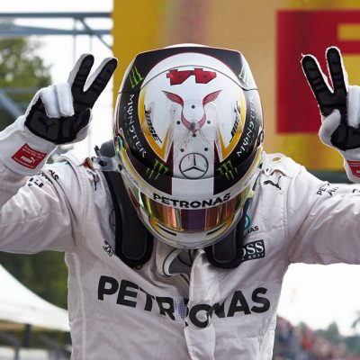Lewis Hamilton vence GP do Brasil e adia questão do título
