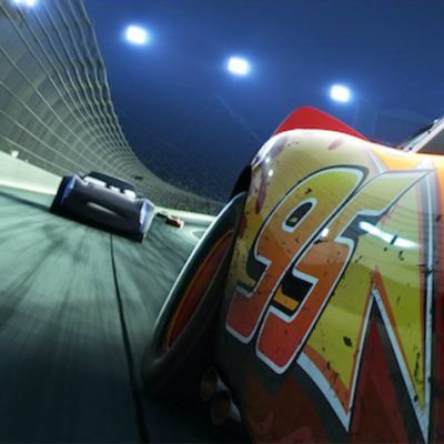 Faísca McQueen tem aparatoso acidente em “Cars 3”