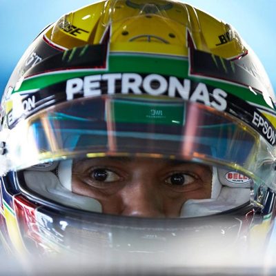 Lewis Hamilton a quatro pole positions de Ayrton Senna