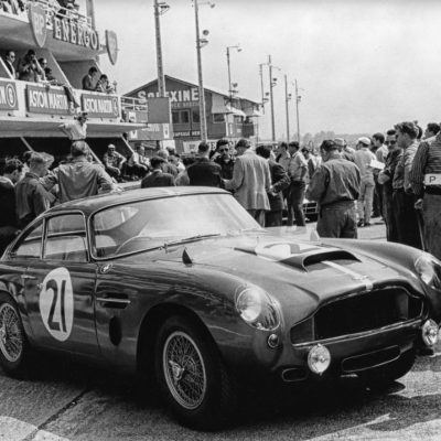 Aston Martin volta a construir lendário DB4 GT