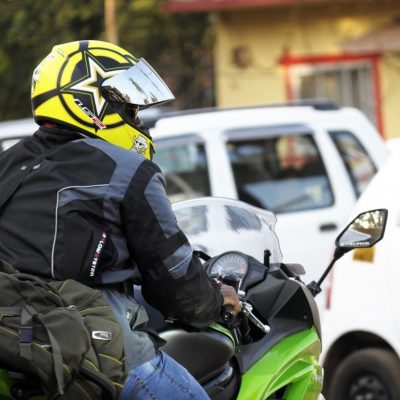 Porque é difícil aos condutores verem os motociclistas?