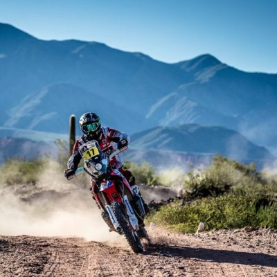 Paulo Gonçalves parou para ajudar Toby Price a levantar-se