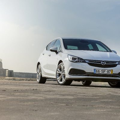 Opel Astra: Novos motores Turbo e visual desportivo OPC