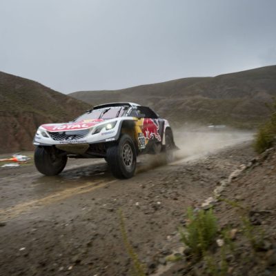 Dakar: Loeb alarga a vantagem para Peterhansel, mas…