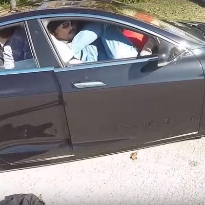 Quantas pessoas cabem num Tesla Model S?