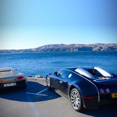 Elétrico desafia Bugatti Veyron para um drift