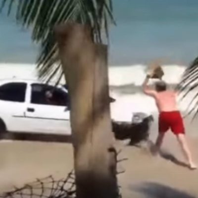 Condutor na praia parado por pai furioso