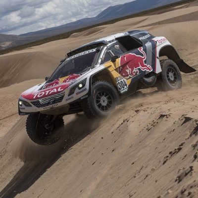 Carlos Sainz abandona o Dakar