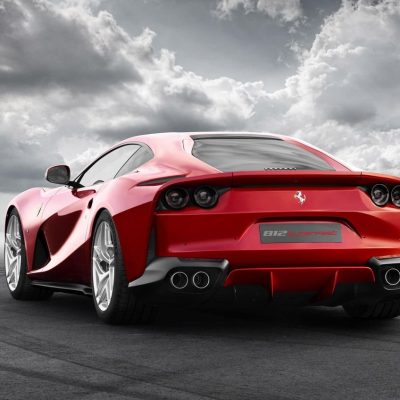 Ferrari 812 Superfast: V12 de 800 CV em luta contra a extinção